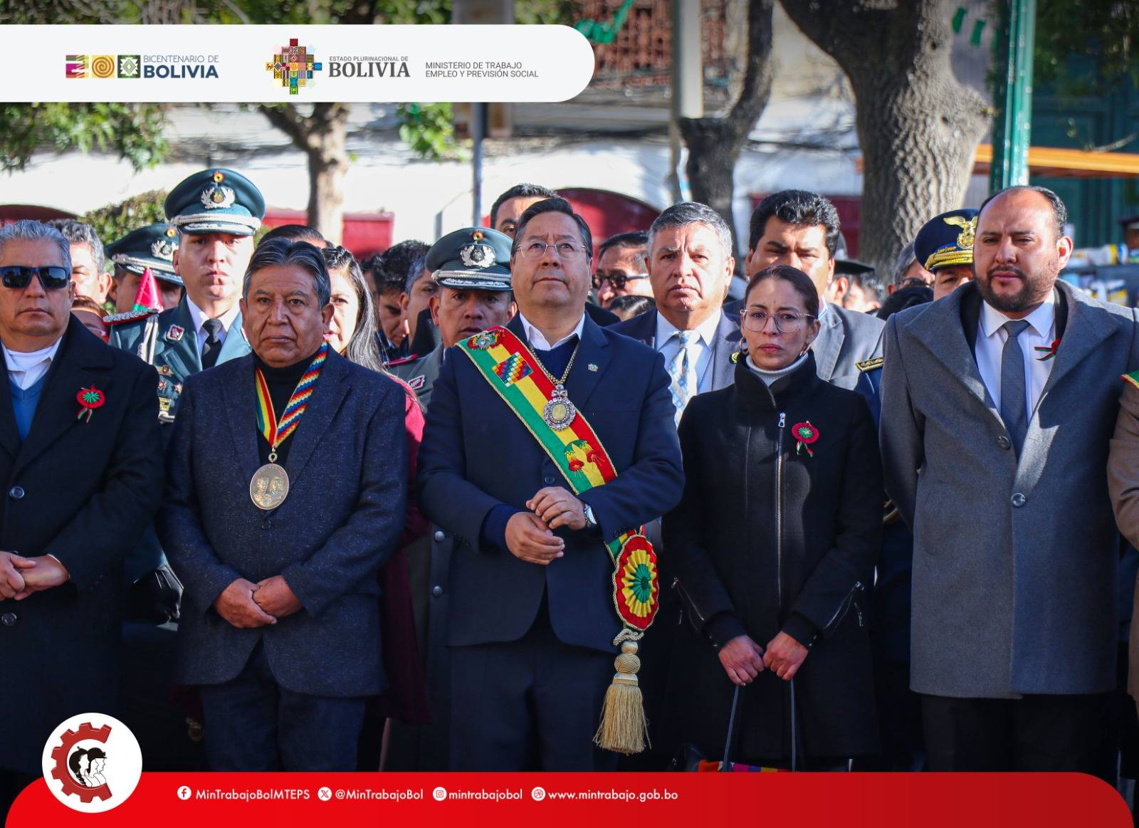 Ofrenda floral en la Plaza Murillo por los 216 años de la gesta libertaria de La Paz
