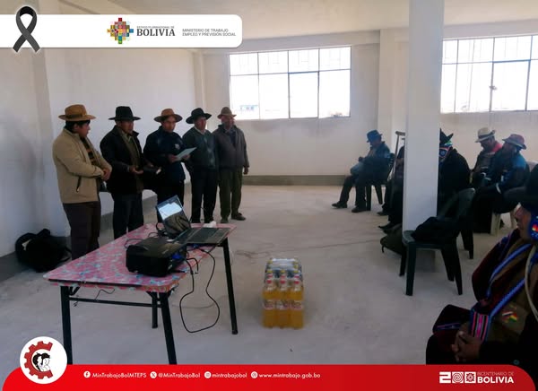 Curso Básico de Cooperativismo se imparte en la Comunidad de Calera, Departamento de La Paz